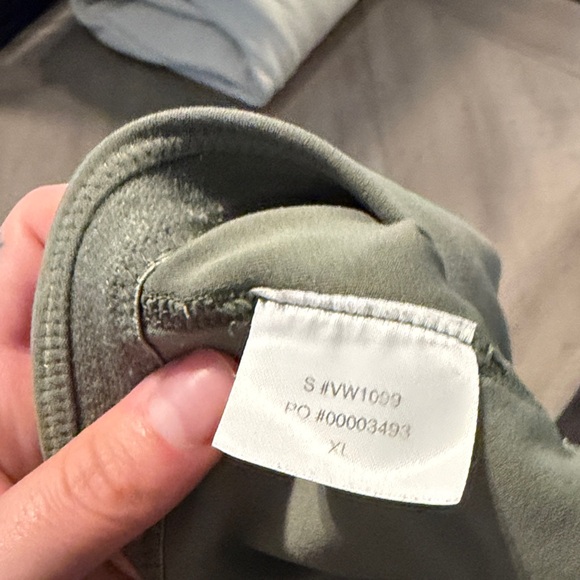 Vuori Sage Green Activewear Top - Picture 4 of 4